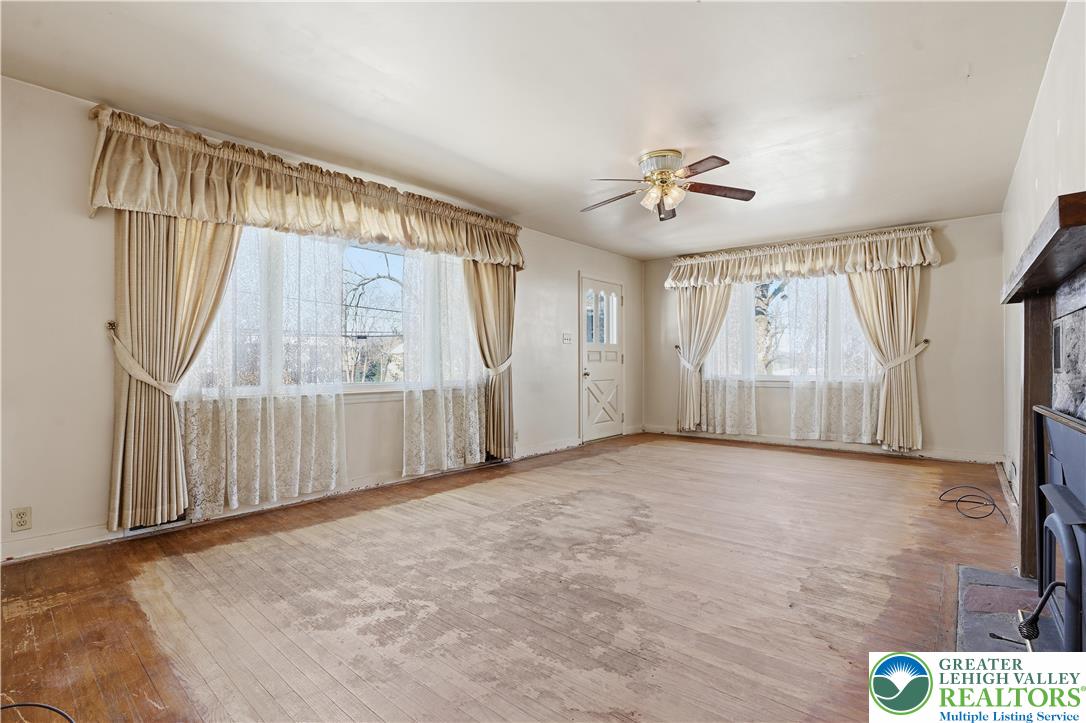 4070 West Hopewell Road Center Valley, PA 18034 - Photo 4 of 29 Living Room