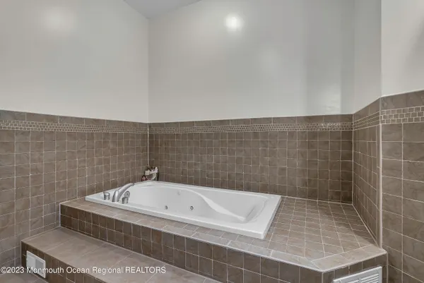 $52,000 | 1607 Holbrook Street, Oakhurst, NJ 07755