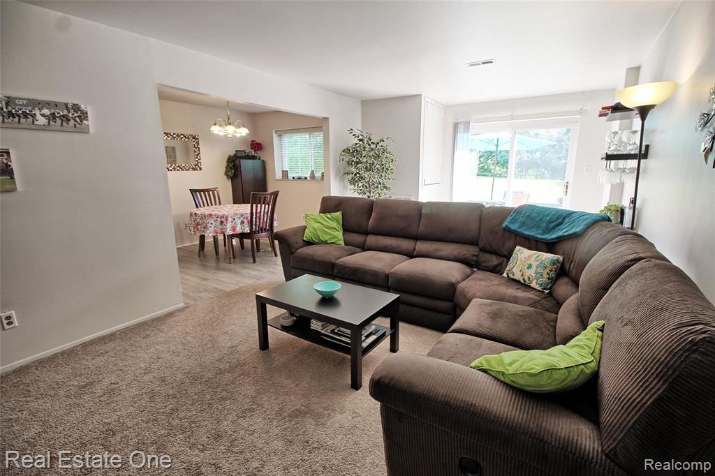 424 Baldwin Avenue Rochester, MI 48307 - Photo 2 of 22