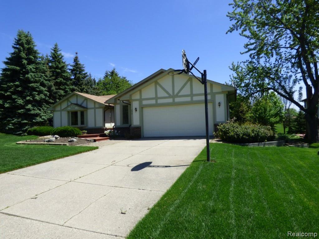 898 Timberline Drive Rochester Hills, MI 48309 - Photo 4 of 57