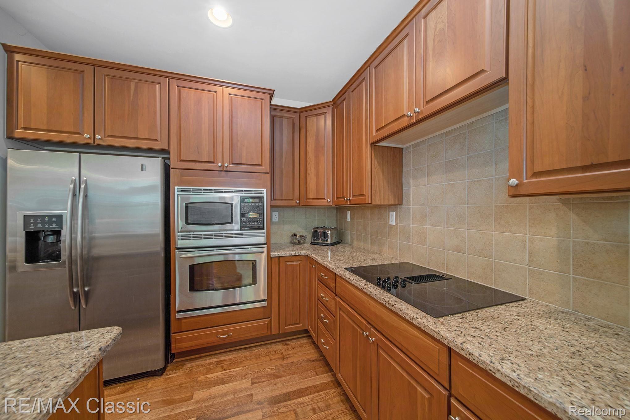 24938 Reeds Pointe Drive, Unit 42 Novi, MI 48374 - Photo 9 of 33 Kitchen