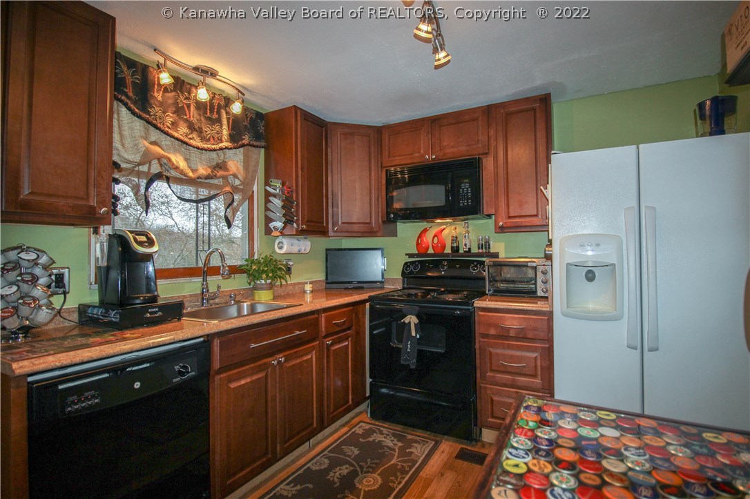4504 Chestnut Road South Charleston, WV 25309 - Photo 6 of 30 Gallery Image 6