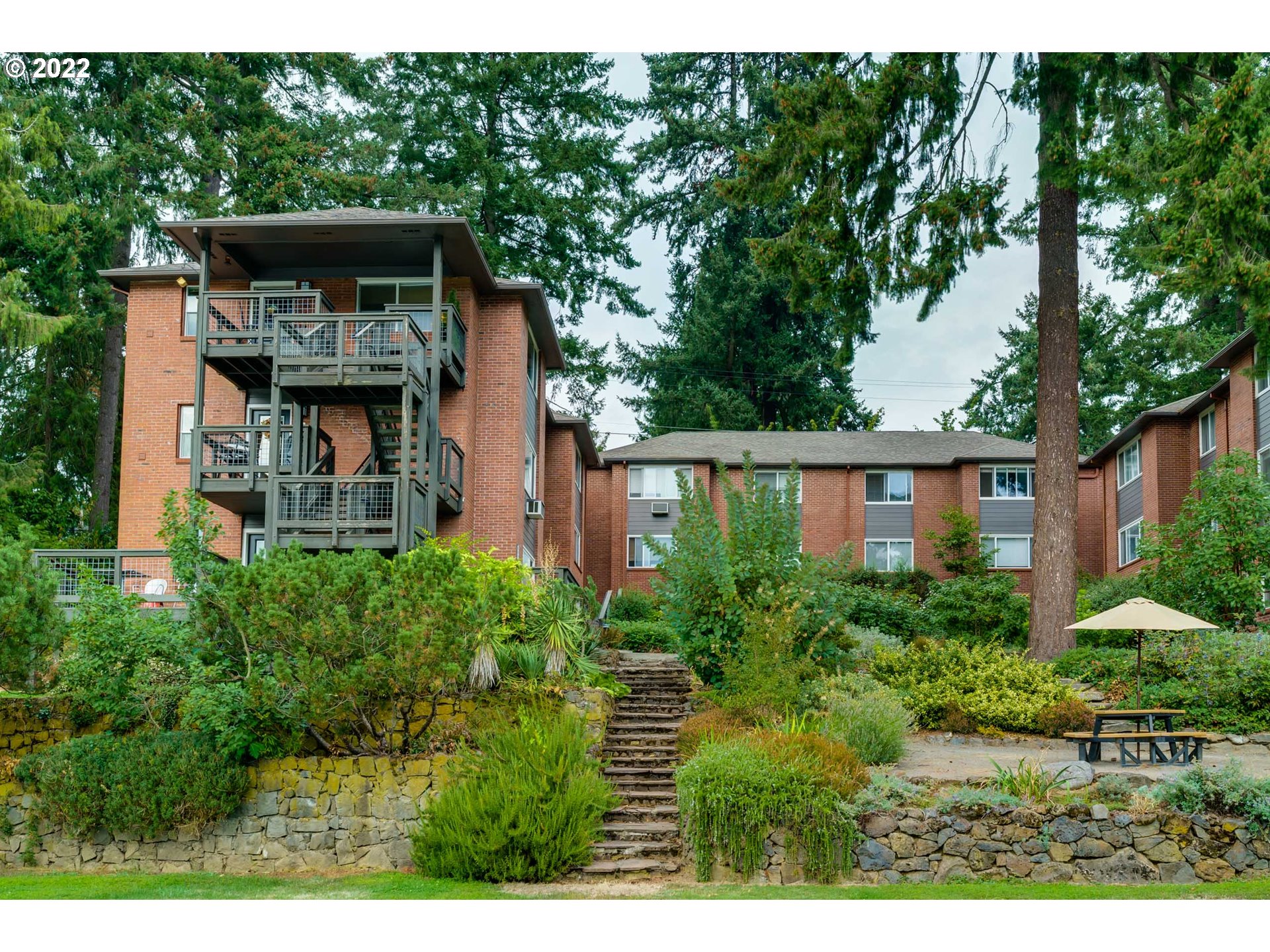246 Ridgeway Road, Unit 17B Lake Oswego, OR 97034 - Photo 1 of 32 Gallery Image 1