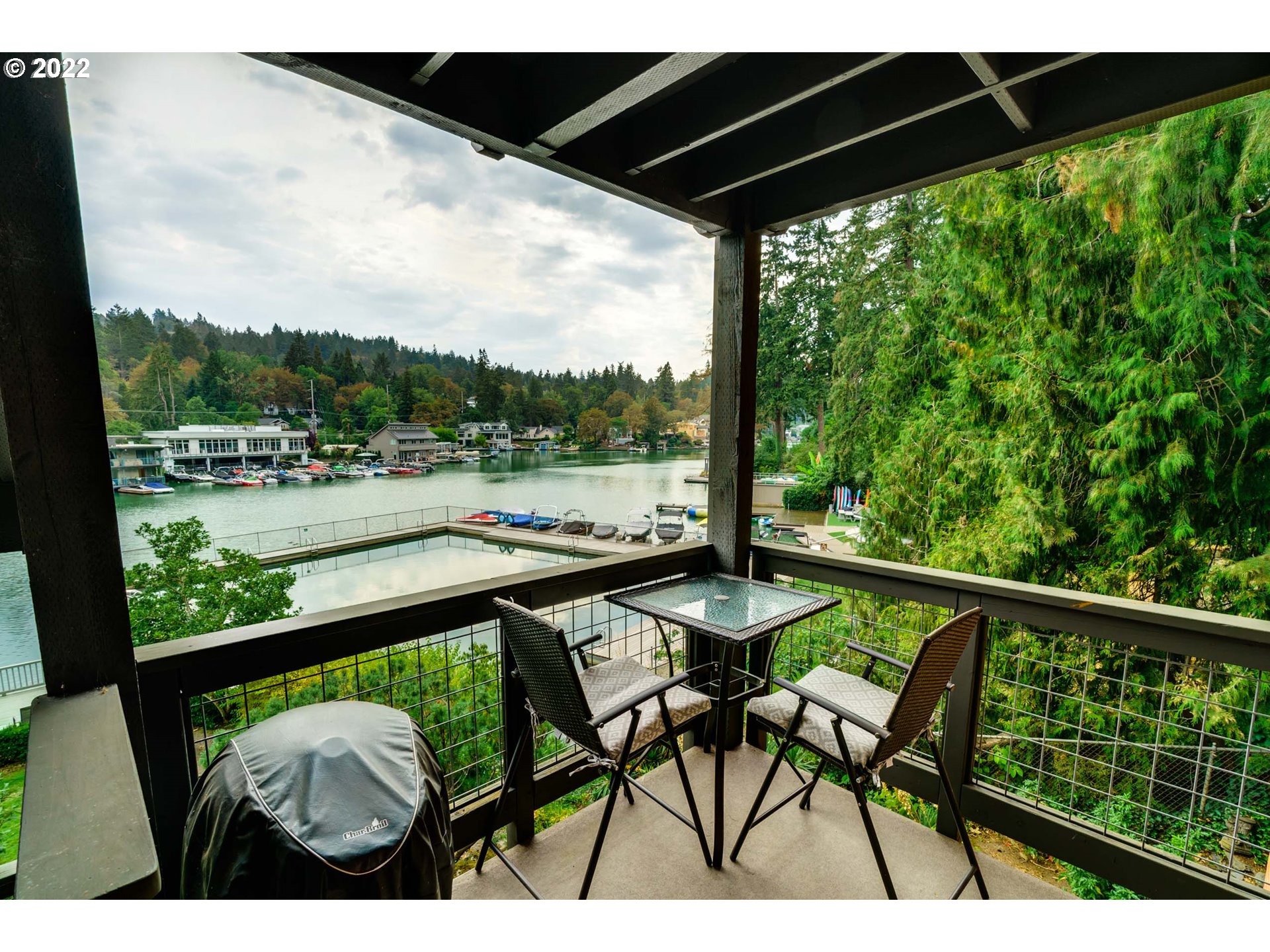 246 Ridgeway Road, Unit 17B Lake Oswego, OR 97034 - Photo 22 of 32 Covered Porch