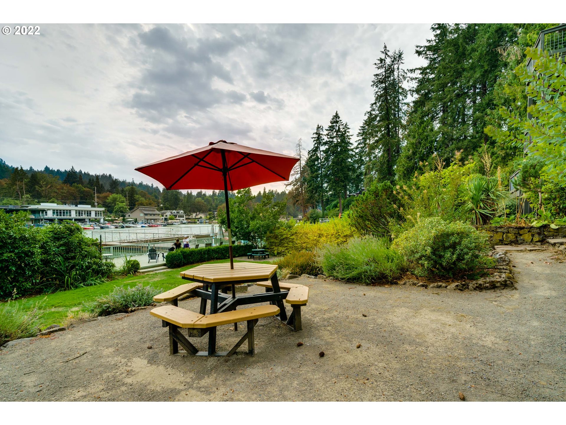 246 Ridgeway Road, Unit 17B Lake Oswego, OR 97034 - Photo 25 of 32 Community Amenities