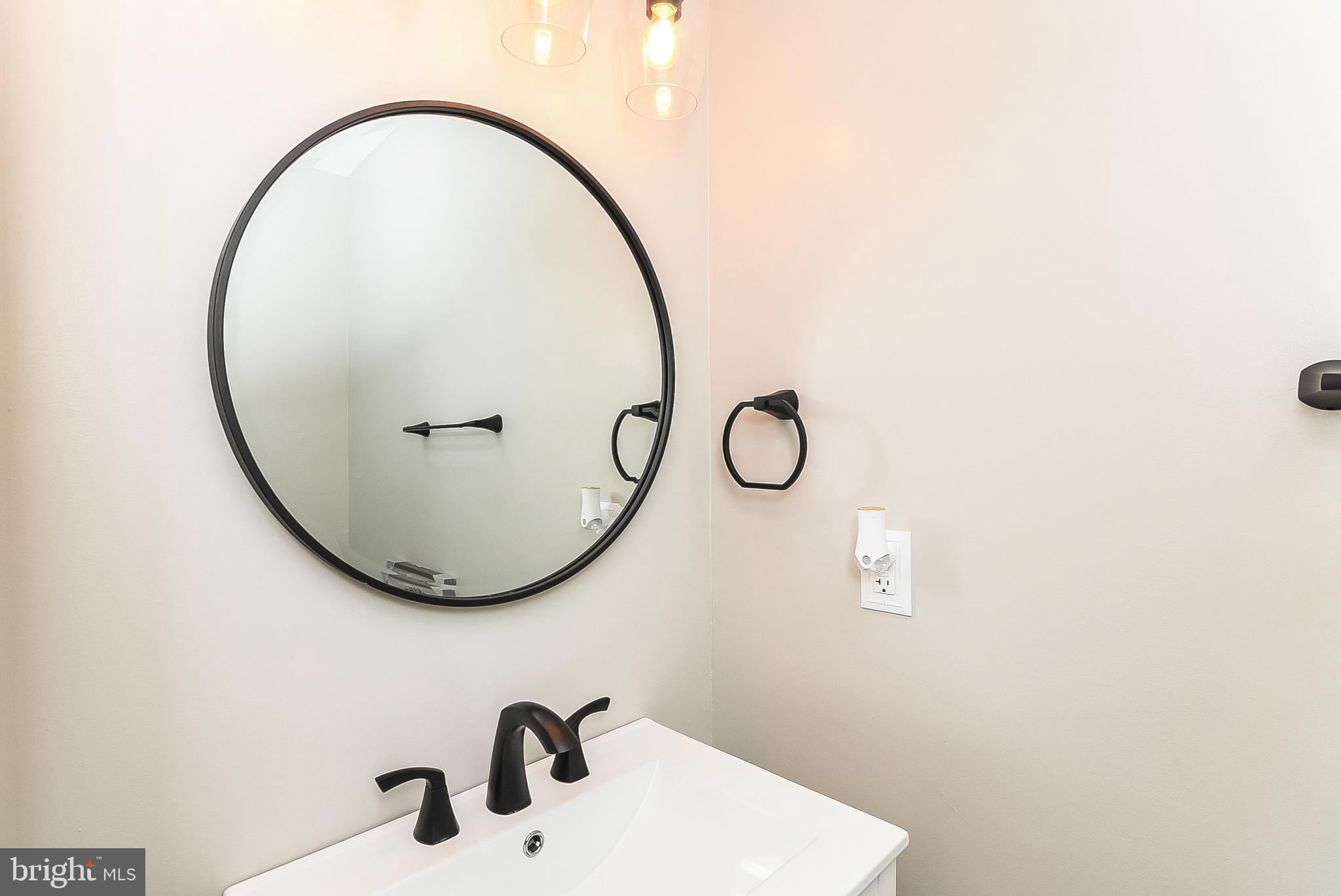 12517 Kent Road King George, VA 22485 - Photo 24 of 65 Main Floor Half Bathroom