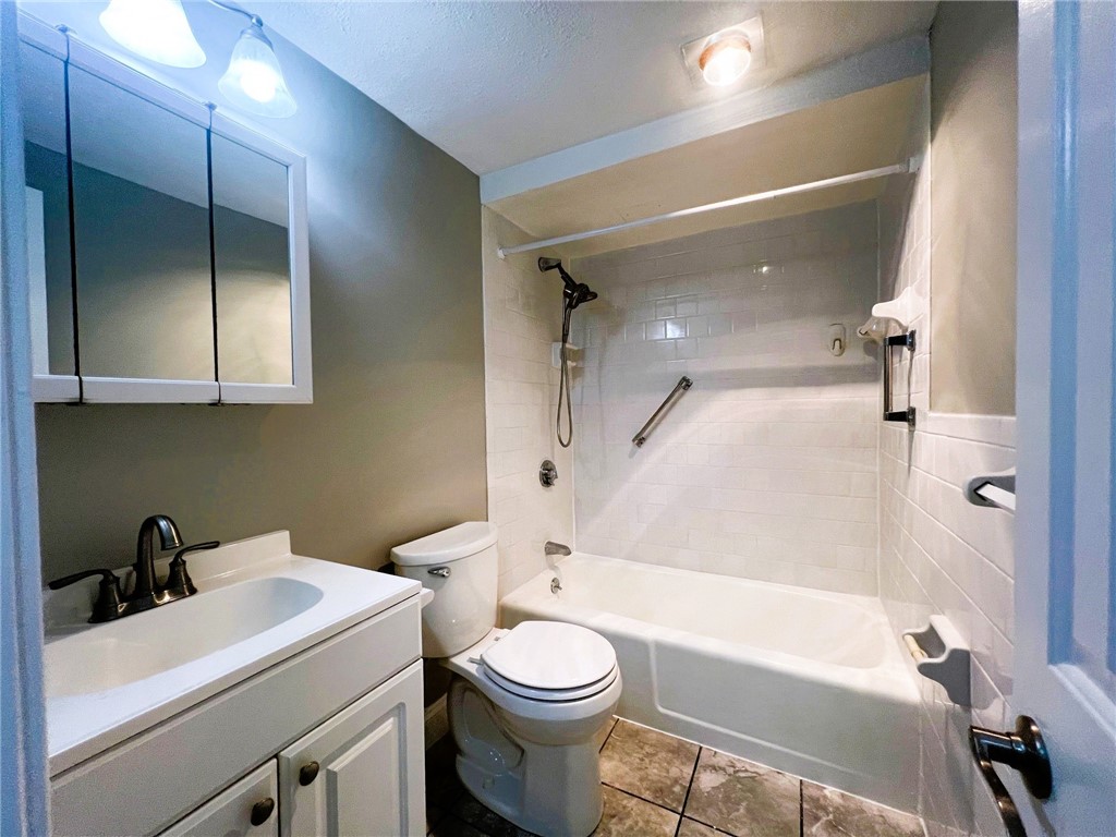 1371 Mendon Road, Unit 31 Woonsocket, RI 02895 - Photo 8 of 11