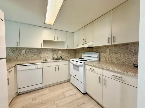 $3,000 | 321 Gulfstream Road, Dania Beach, FL 33004