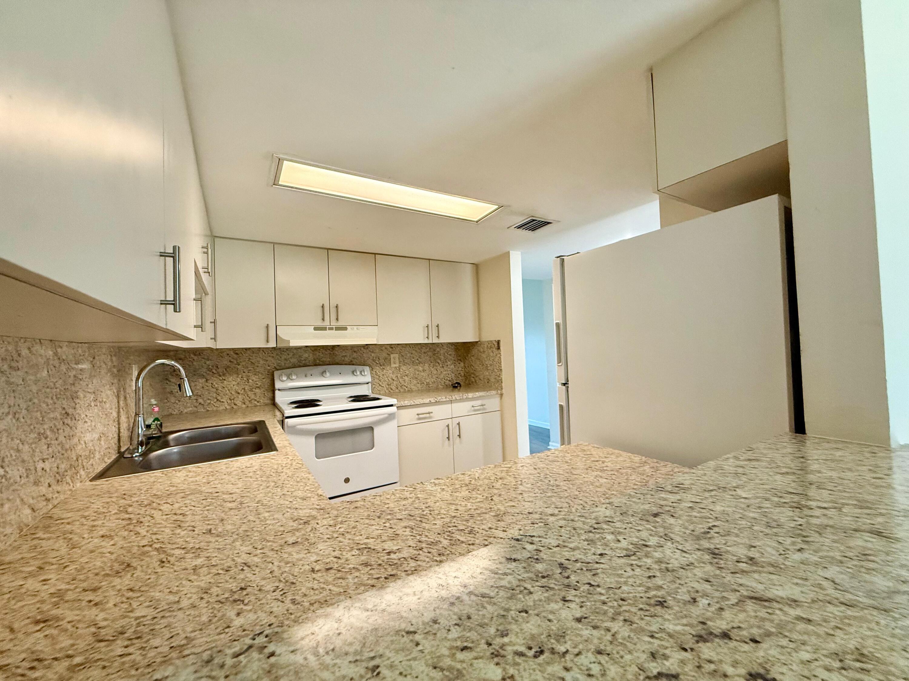 321 Gulfstream Road Dania Beach, FL 33004 - Photo 3 of 13 WhatsApp Image 2026-05-03 at 21.11.56 (5