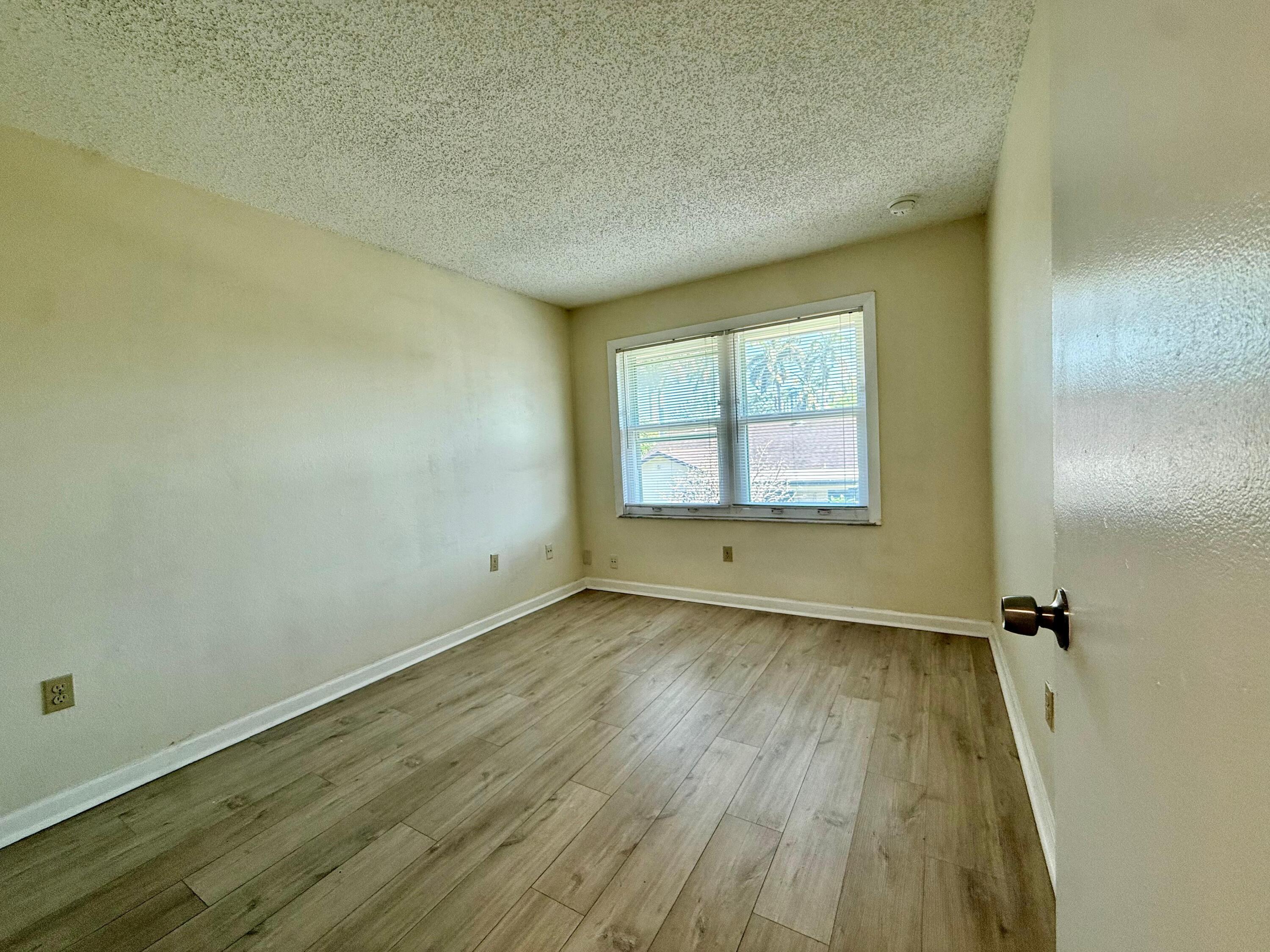 321 Gulfstream Road Dania Beach, FL 33004 - Photo 5 of 13 WhatsApp Image 2026-05-03 at 21.11.56 (1