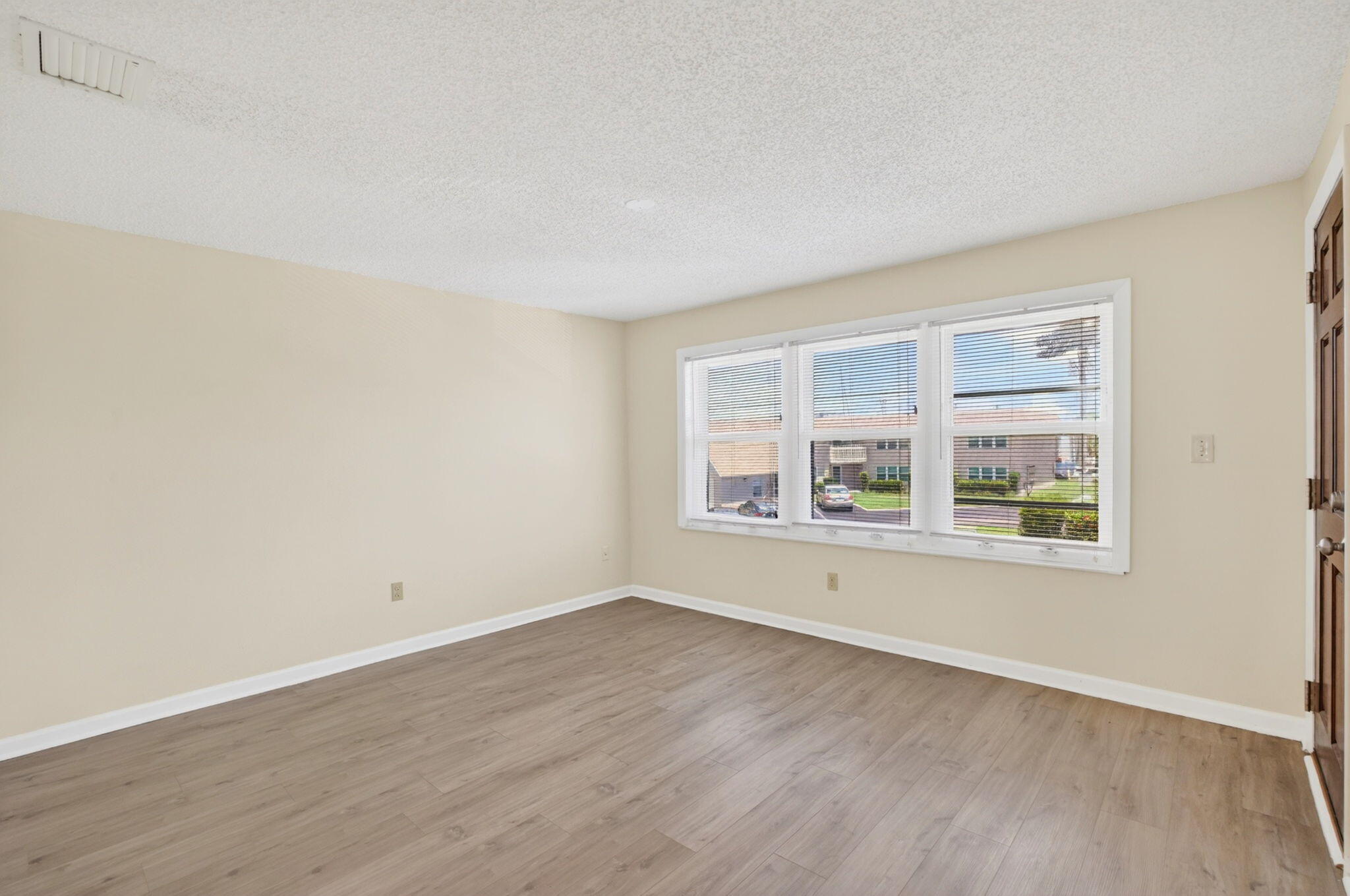 321 Gulfstream Road Dania Beach, FL 33004 - Photo 8 of 17 26-web-or-mls-699A5548