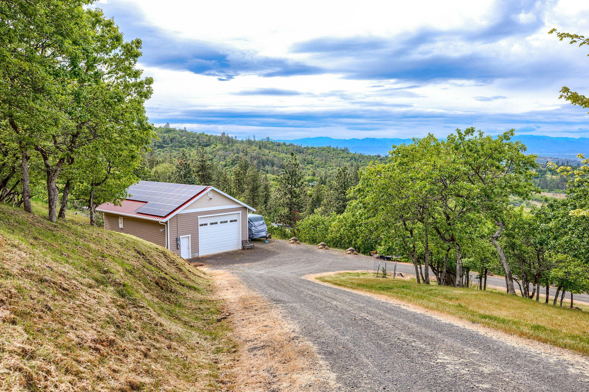 1011 Wren Ridge Drive Eagle Point, OR 97524 - Photo 88 of 89 Approach to RV Garage/Shop