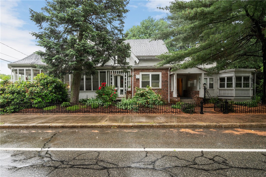302 Providence Street Woonsocket, RI 02895 - Photo 4 of 38