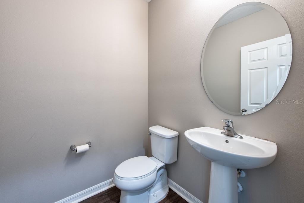 14617 Brumby Ridge Avenue Lithia, FL 33547 - Photo 15 of 46 a bathroom with a toilet sink and mirror