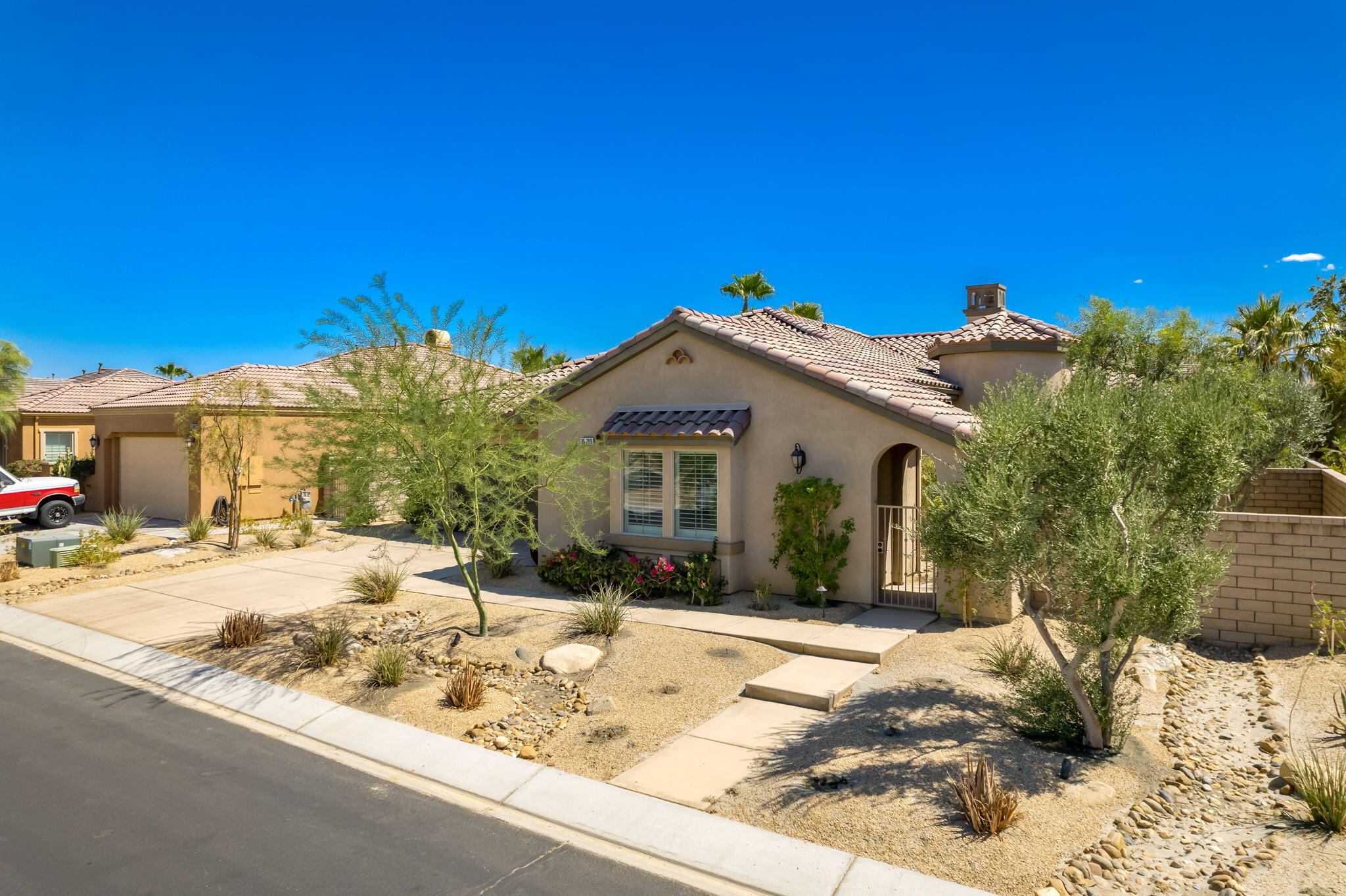 35789 Raphael Drive Palm Desert, CA 92211 - Photo 4 of 15 a view of a house with a snow in the background