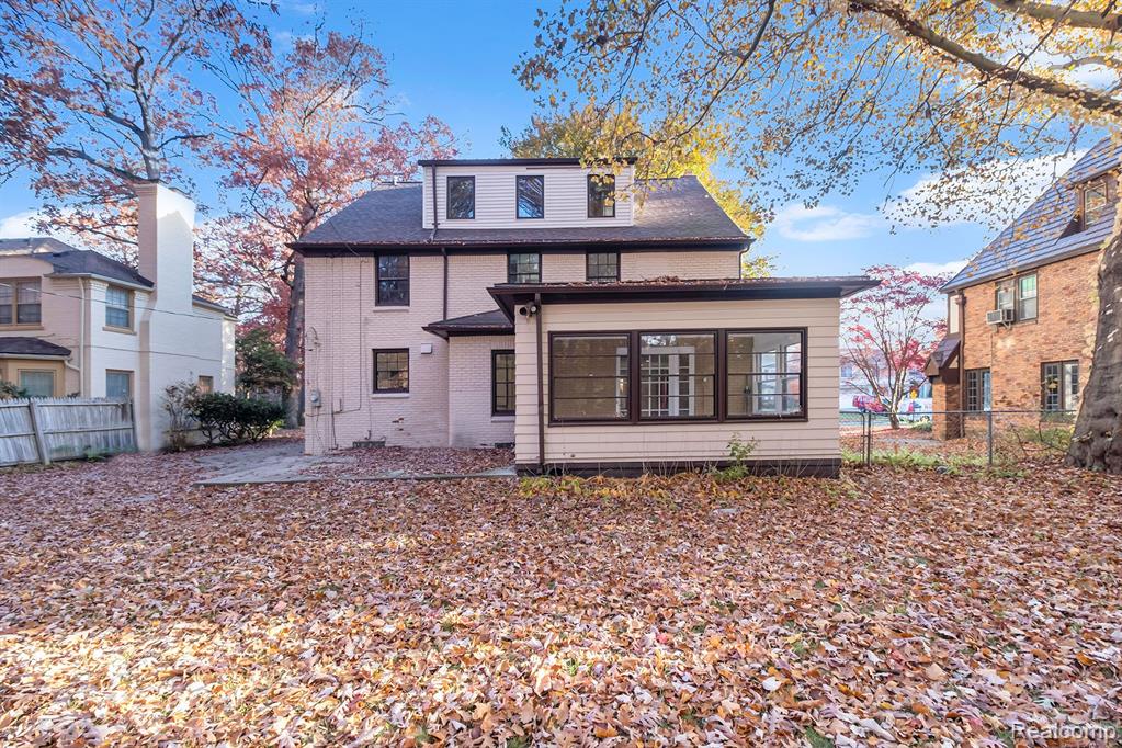 19465 Canterbury Road Detroit, MI 48221 - Photo 7 of 34