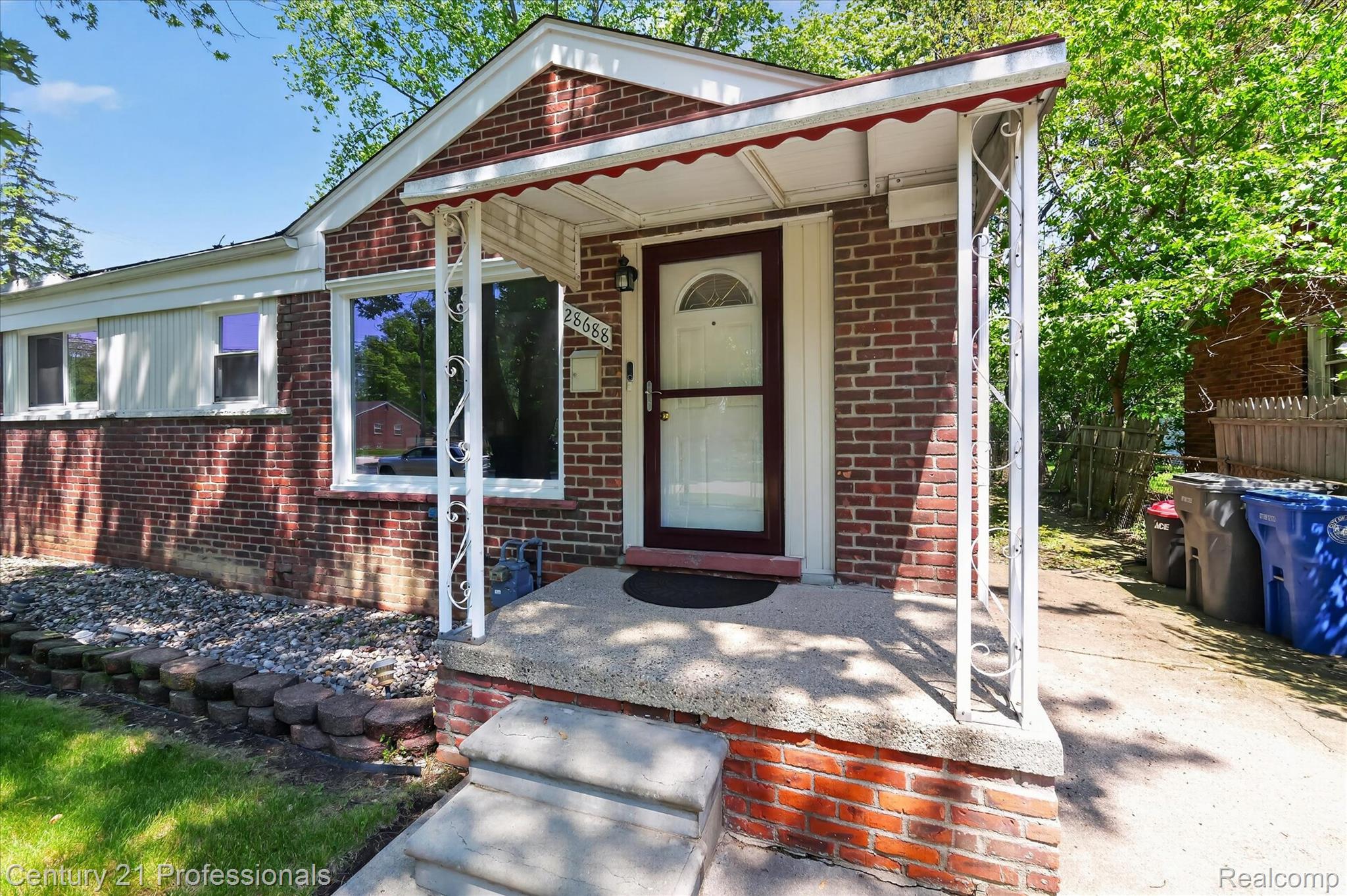 28688 Emerson Street Inkster, MI 48141 - Photo 5 of 44 05-28688-Emerson-St-Inkster-Windowstill.jpg