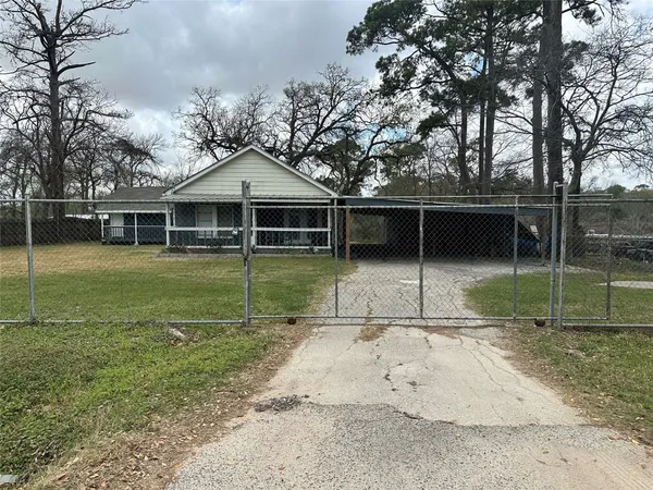 $2,300 | 335 Bayou Drive, Channelview, TX 77530