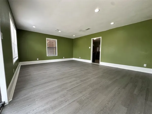 $2,300 | 335 Bayou Drive, Channelview, TX 77530