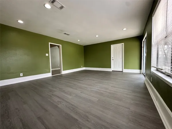 $2,800 | 335 Bayou Drive, Channelview, TX 77530