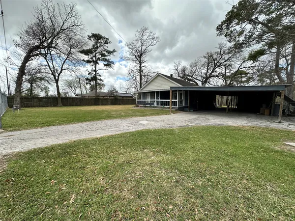 $2,800 | 335 Bayou Drive, Channelview, TX 77530