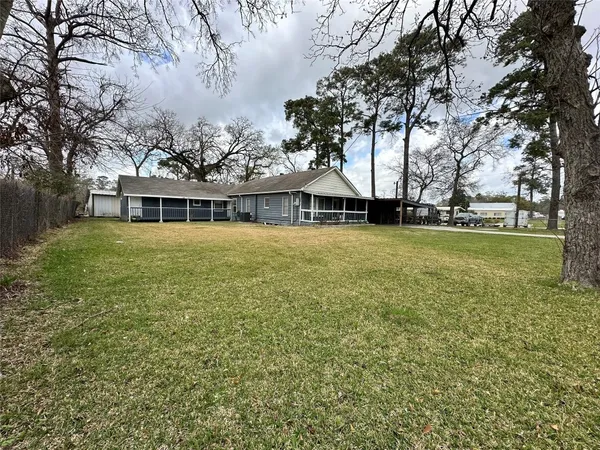 $2,300 | 335 Bayou Drive, Channelview, TX 77530