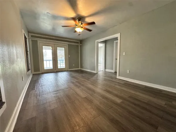 $2,300 | 335 Bayou Drive, Channelview, TX 77530