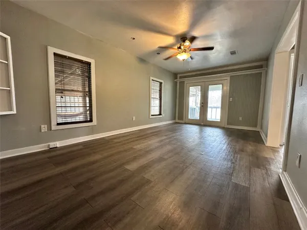 $2,300 | 335 Bayou Drive, Channelview, TX 77530