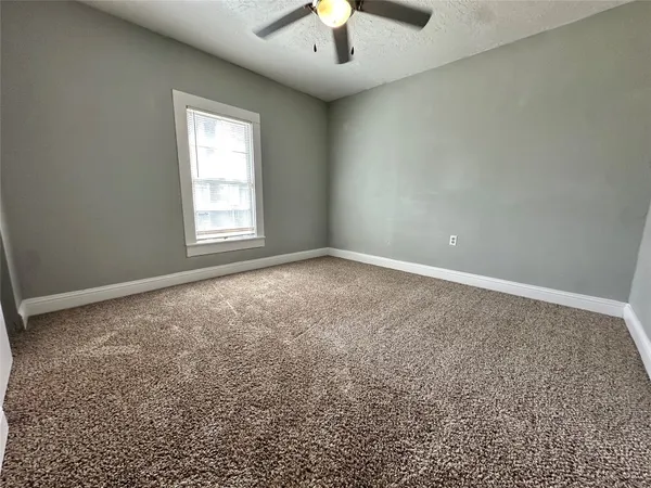 $2,300 | 335 Bayou Drive, Channelview, TX 77530