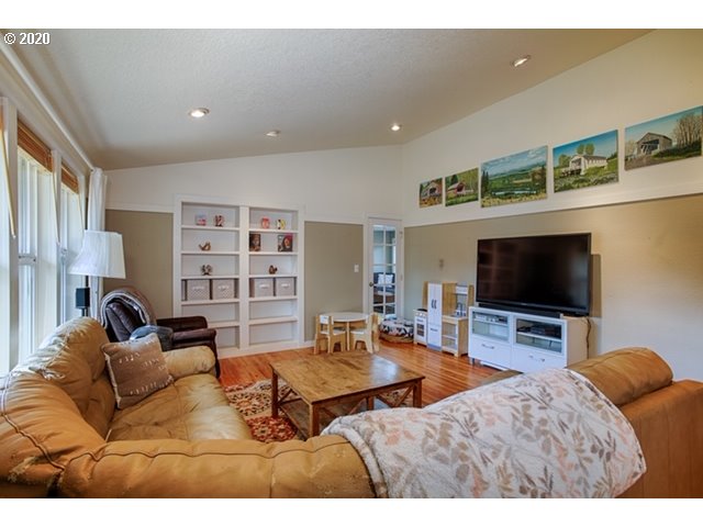 4765 Gardner Road Southeast Salem, OR 97302 - Photo 11 of 32 Gallery Image 11