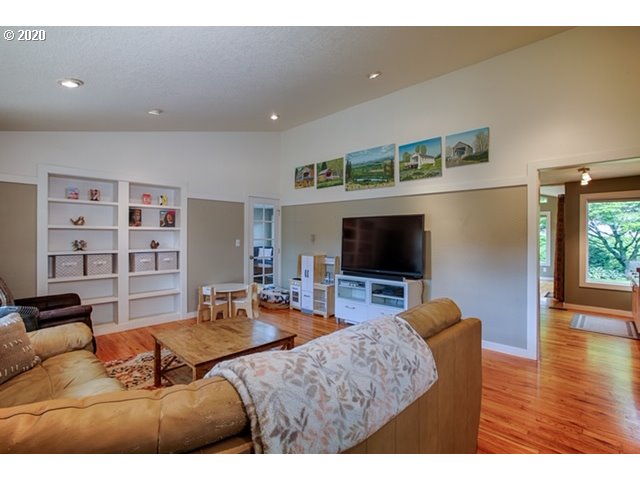 4765 Gardner Road Southeast Salem, OR 97302 - Photo 12 of 32 Gallery Image 12