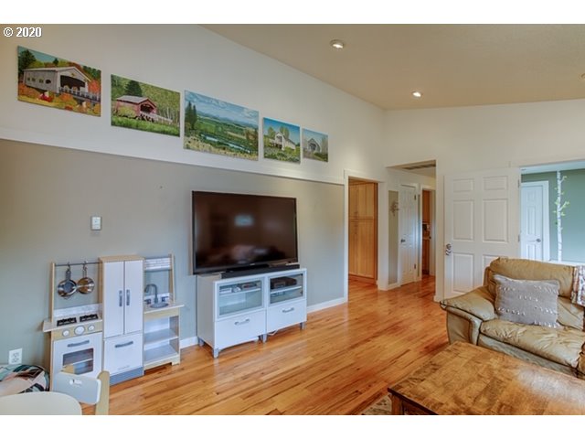 4765 Gardner Road Southeast Salem, OR 97302 - Photo 16 of 32 Gallery Image 16