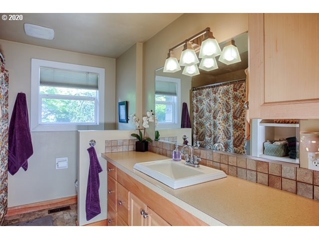 4765 Gardner Road Southeast Salem, OR 97302 - Photo 31 of 32 Gallery Image 31