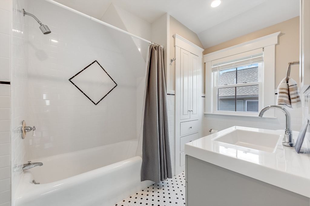 8 Riverside Avenue Gloucester, MA 01930 - Photo 21 of 32