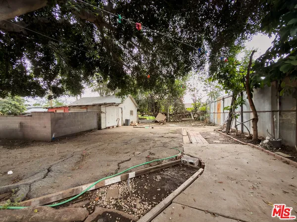 a view of a backyard of the house