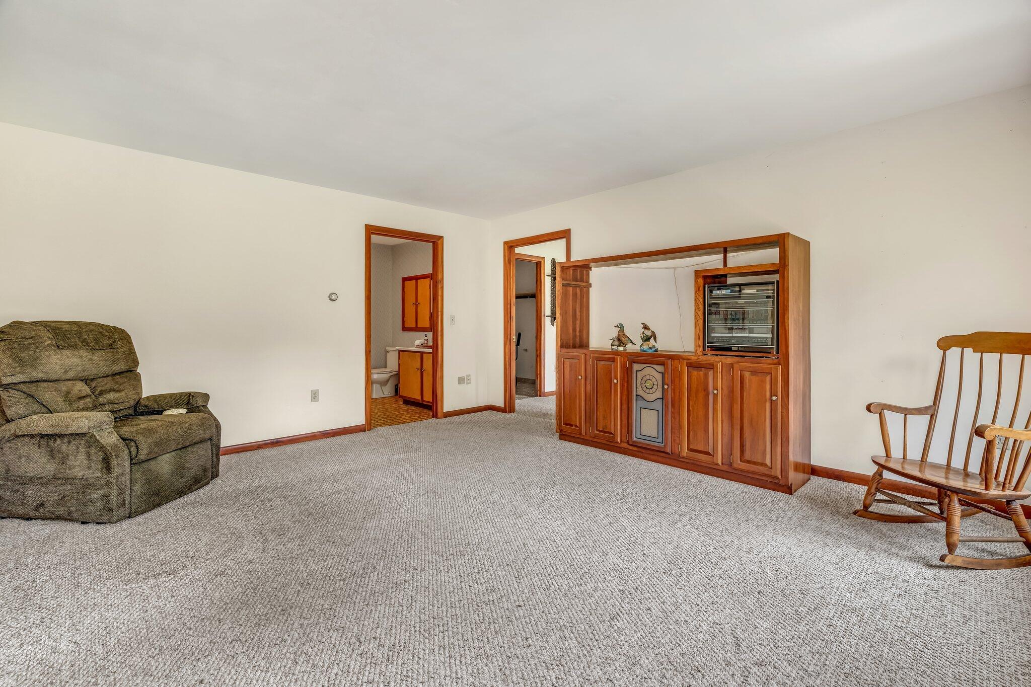 428 Bean Road Mount Vernon, ME 04352 - Photo 23 of 58 Living Space