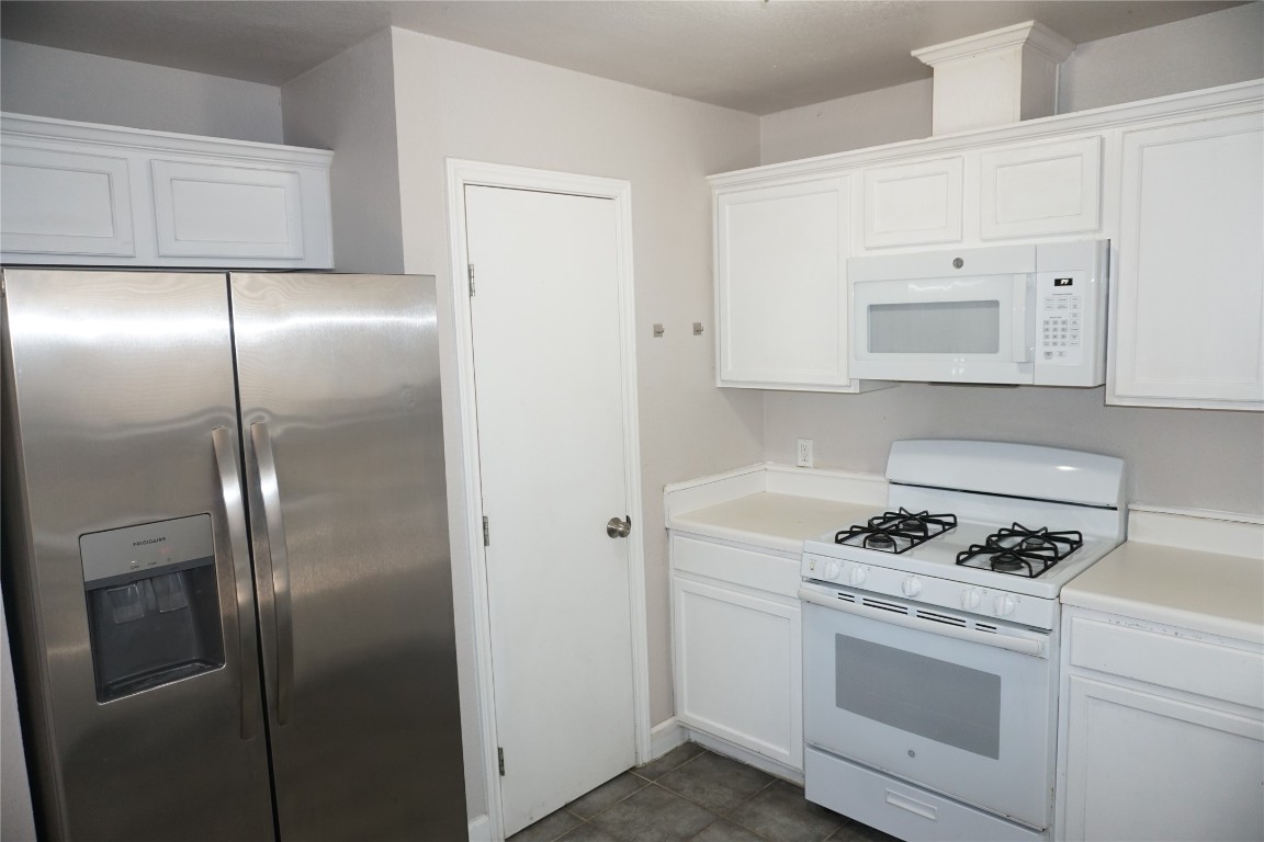 21218 Derby Day Avenue Pflugerville, TX 78660 - Photo 15 of 17 a kitchen with cabinets and stainless steel appliances