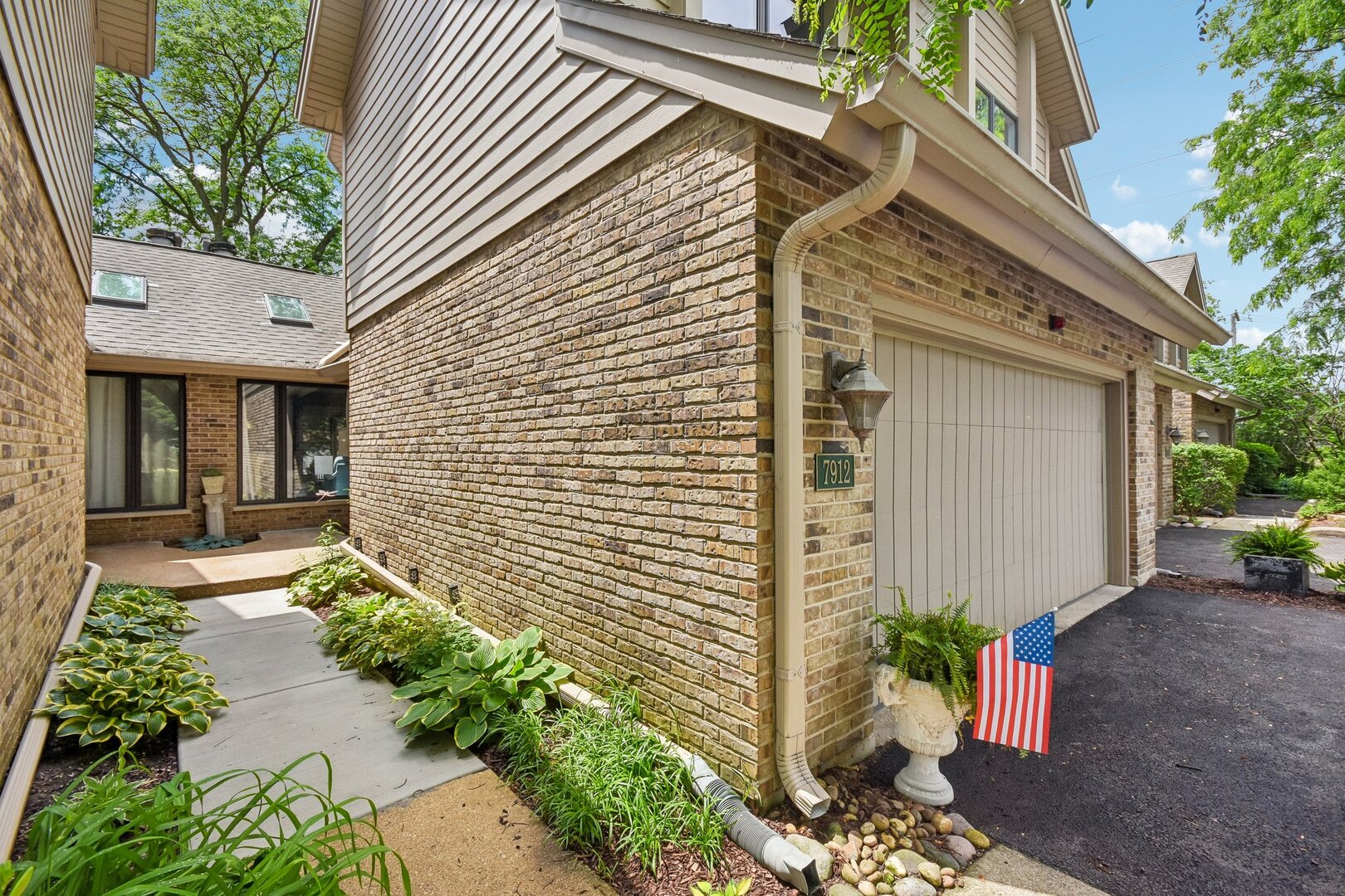 7912 South Garfield Street Burr Ridge, IL 60527 - Photo 2 of 22