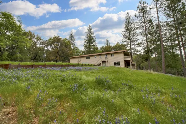 a view of house with backyard