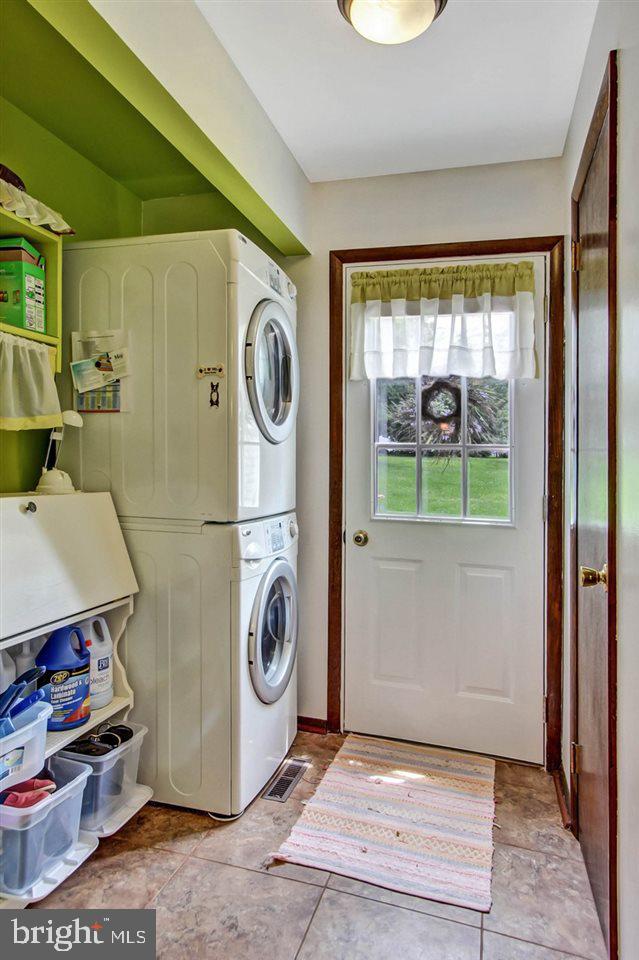 8364 Hickory Road Stewartstown, PA 17363 - Photo 9 of 36 Gallery Image 9