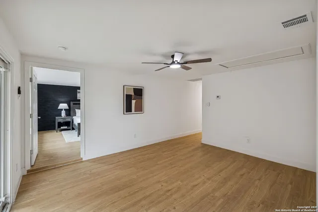 a view of a livingroom with a workspace