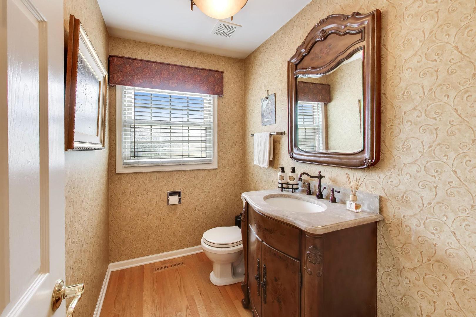 3956 Rutgers Lane Northbrook, IL 60062 - Photo 16 of 41 a bathroom with a toilet sink and mirror