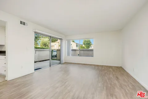 $590,000 | 18524 Mayall Street, Unit D, Northridge, CA 91324