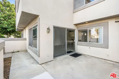 $590,000 | 18524 Mayall Street, Unit D, Northridge, CA 91324