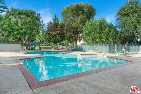 $590,000 | 18524 Mayall Street, Unit D, Northridge, CA 91324