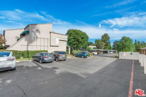 $590,000 | 18524 Mayall Street, Unit D, Northridge, CA 91324