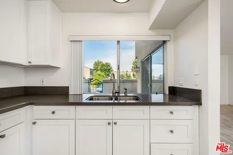 $590,000 | 18524 Mayall Street, Unit D, Northridge, CA 91324