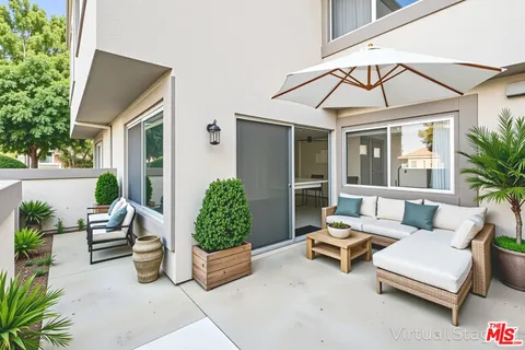 $590,000 | 18524 Mayall Street, Unit D, Northridge, CA 91324