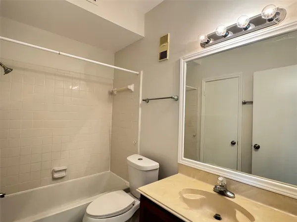 $1,200 | 6500 Harbor Town Drive, Unit 2905, Houston, TX 77036