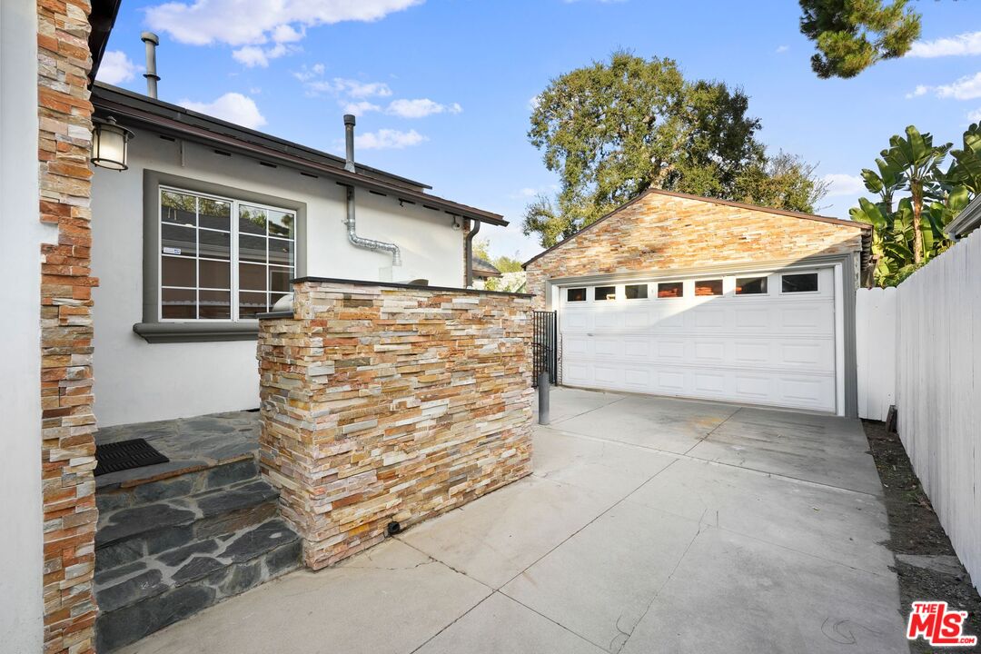 5324 Irvine Avenue Valley Village, CA 91601 - Photo 30 of 33 a view of a backyard